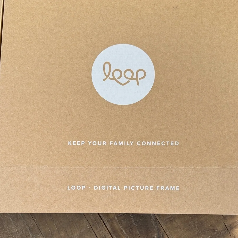 Loop digital picture frame